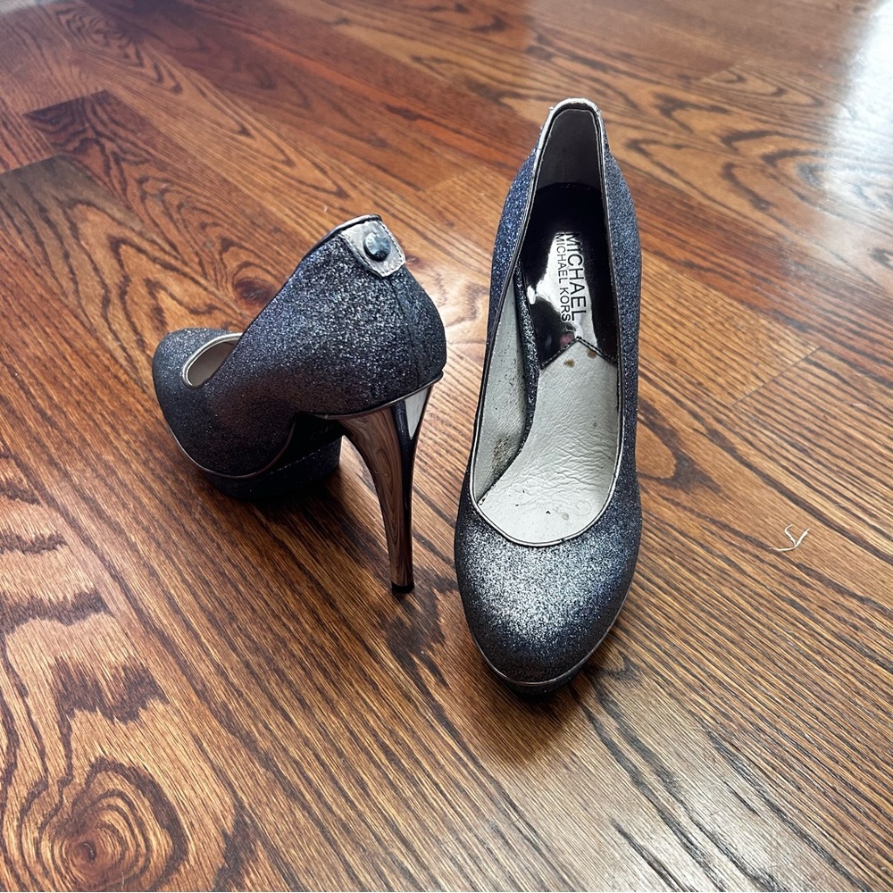 Michael Kors Gideon Heel in Gun Metal , size 6.5, Silver Glitter